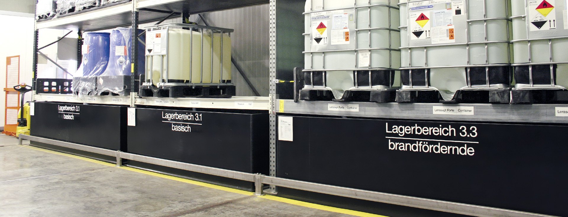 Gefahrstofflagerung: Auffangwannen und Sicherheitspaletten